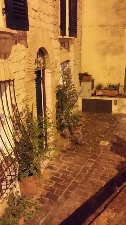 Отель La Casina Delle Fate Нумана Экстерьер фото