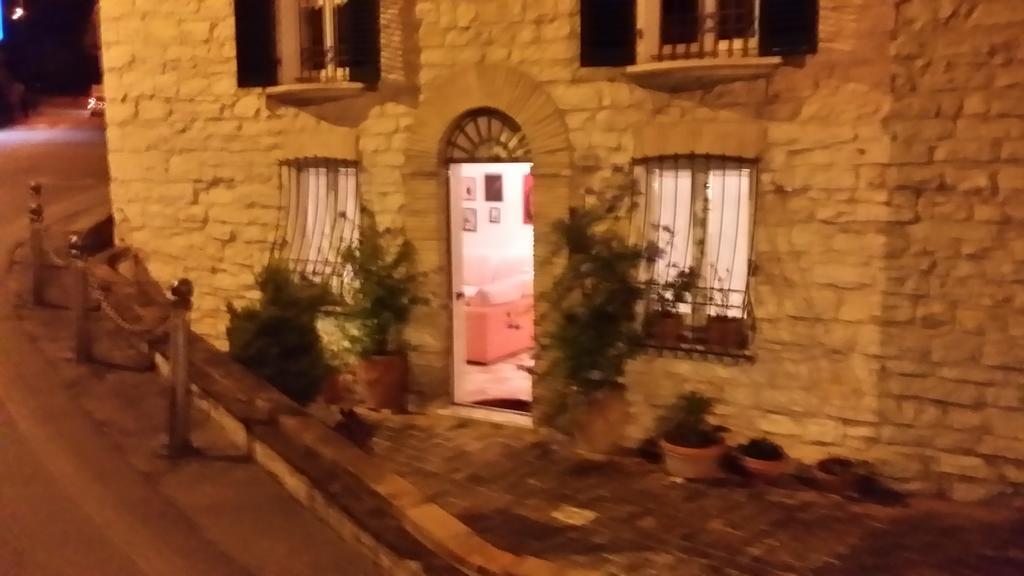 Отель La Casina Delle Fate Нумана Экстерьер фото